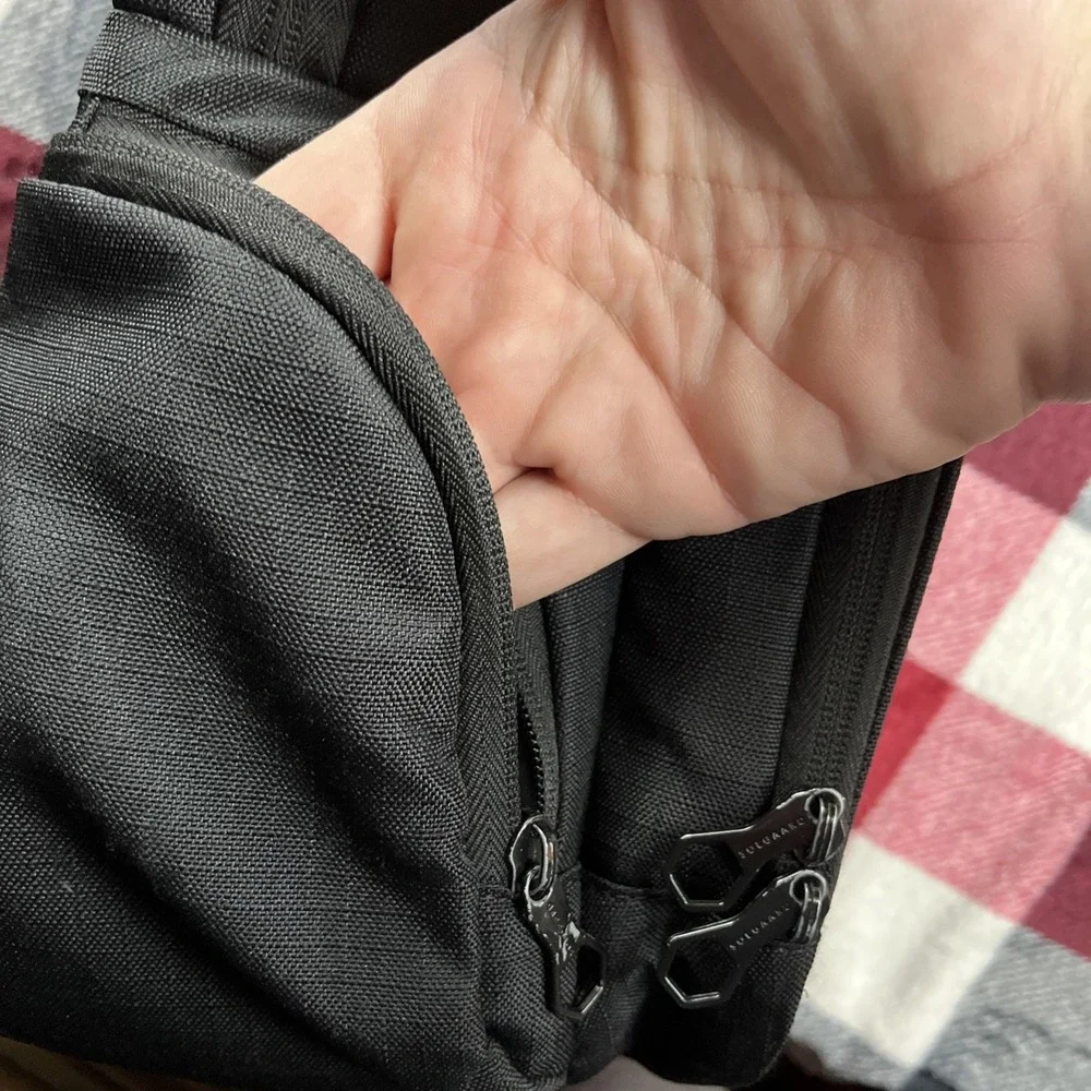 Solgaard Lifepack Backpack Black Anti Theft Laptop Storage No Solar Panel *Flaws